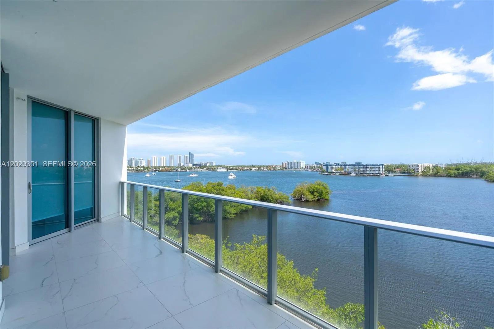 Foto de propiedad en 17111 Biscayne Boulevard 506, North Miami Beach, FL 33160 North Miami Beach con MLS# 