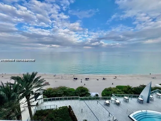 Foto de propiedad en 17121 Collins Avenue 1007, Sunny Isles Beach, FL 33160 Sunny Isles Beach con MLS# 