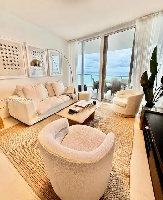 Foto de propiedad en 17121 Collins Avenue 1207, Sunny Isles Beach, FL 33160 Sunny Isles Beach con MLS# 