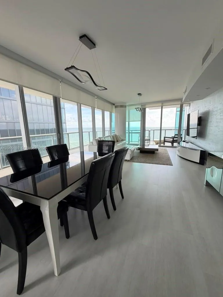 Foto de propiedad en 17121 Collins Avenue 1208, Sunny Isles Beach, FL 33160 Sunny Isles Beach con MLS# 