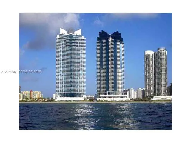 Foto de propiedad en 17121 Collins Avenue 2108, Sunny Isles Beach, FL 33160 Sunny Isles Beach con MLS# 