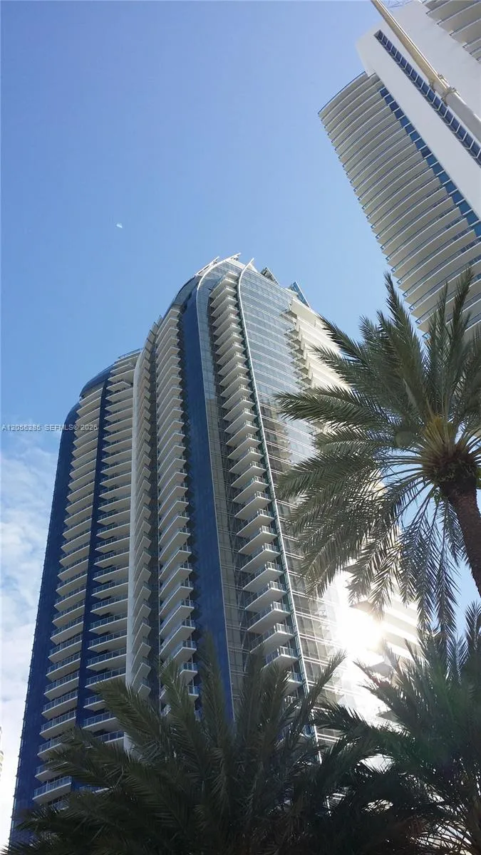 Foto de propiedad en 17121 Collins Avenue 2306, Sunny Isles Beach, FL 33160 Sunny Isles Beach con MLS# 