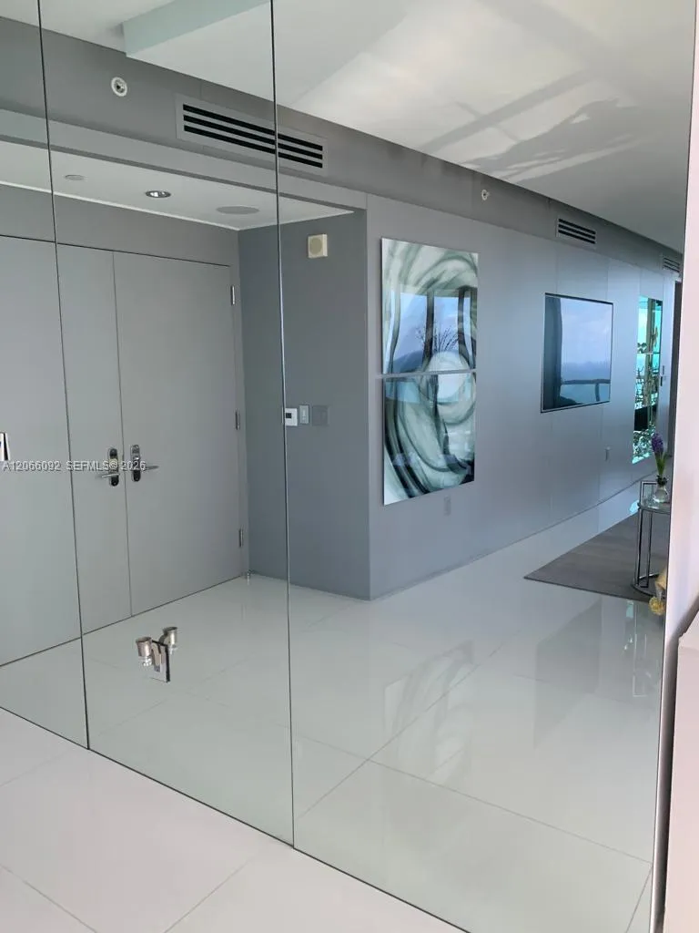Foto de propiedad en 17121 Collins Avenue 3808, Sunny Isles Beach, FL 33160 Sunny Isles Beach con MLS# 