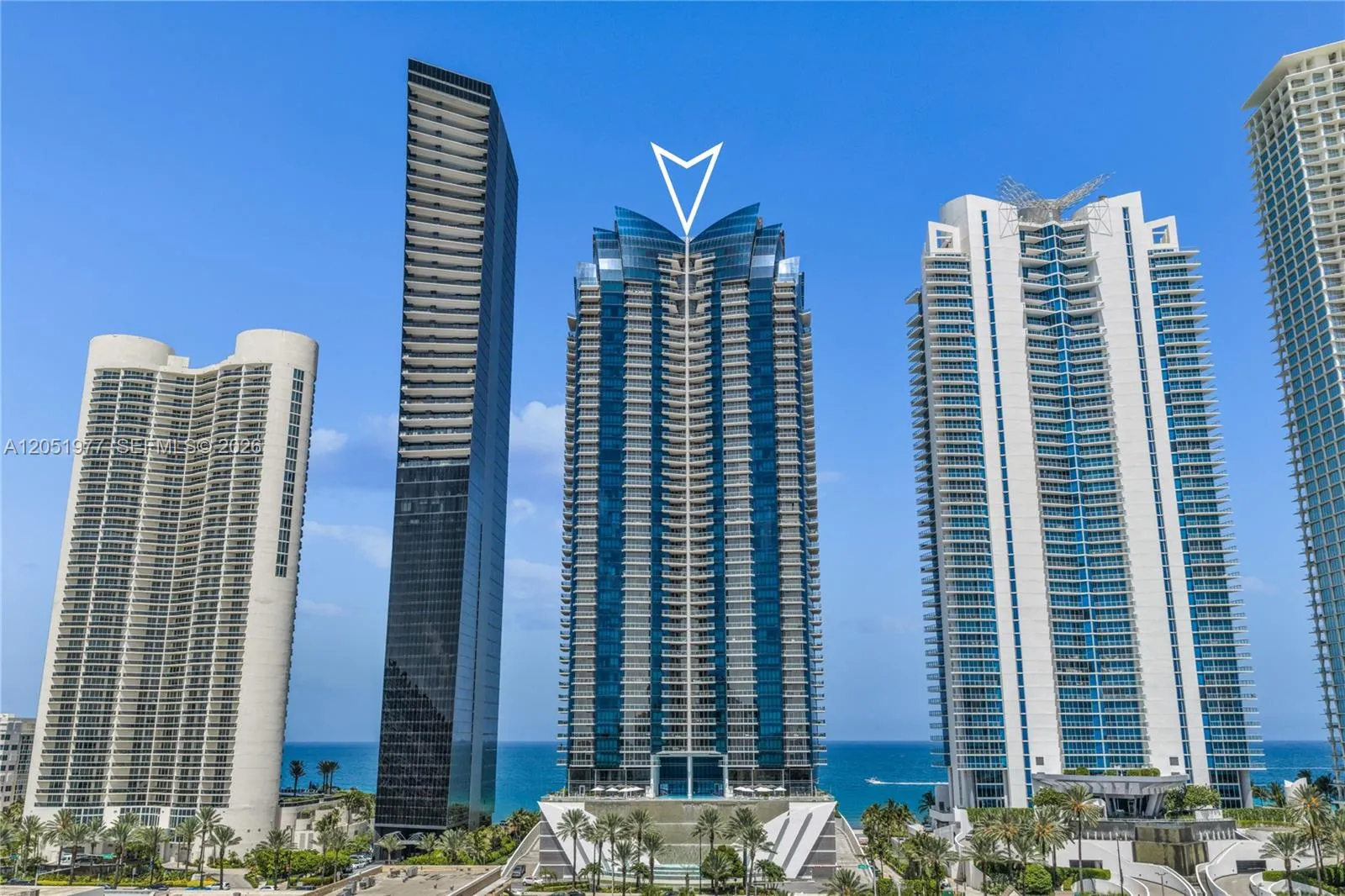 Foto de propiedad en 17121 Collins Avenue 4205, Sunny Isles Beach, FL 33160 Sunny Isles Beach con MLS# 