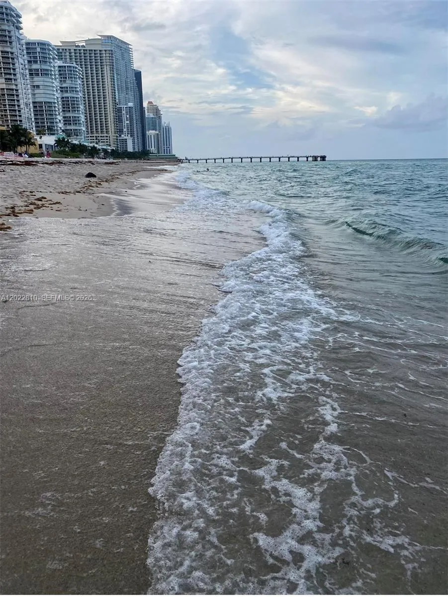 Foto de propiedad en 17125 N Bay Road 3609, Sunny Isles Beach, FL 33160 Sunny Isles Beach con MLS# 
