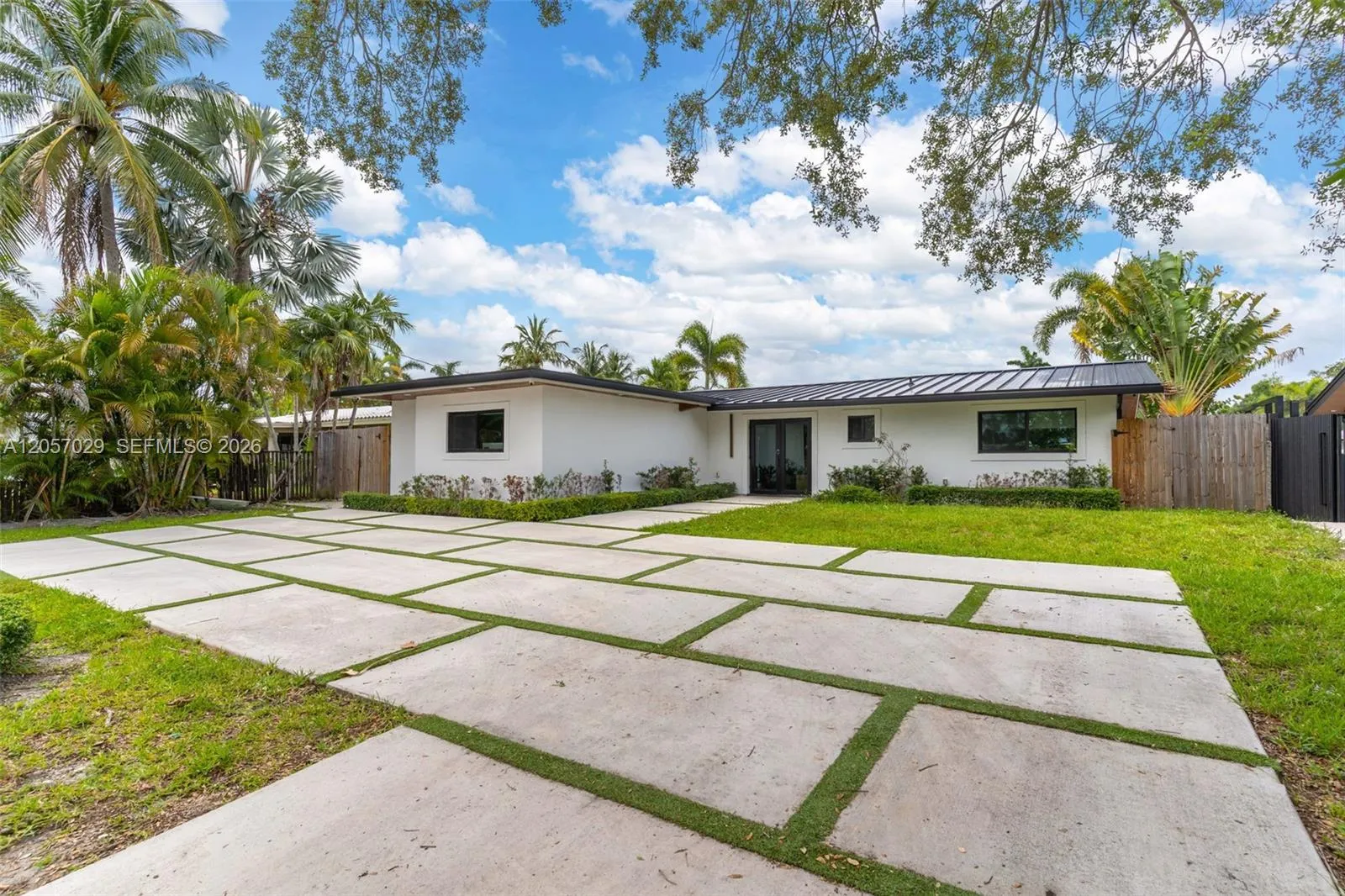 Foto de propiedad en 1713 SW 5th Street, Fort Lauderdale, FL 33312 Fort Lauderdale con MLS# 