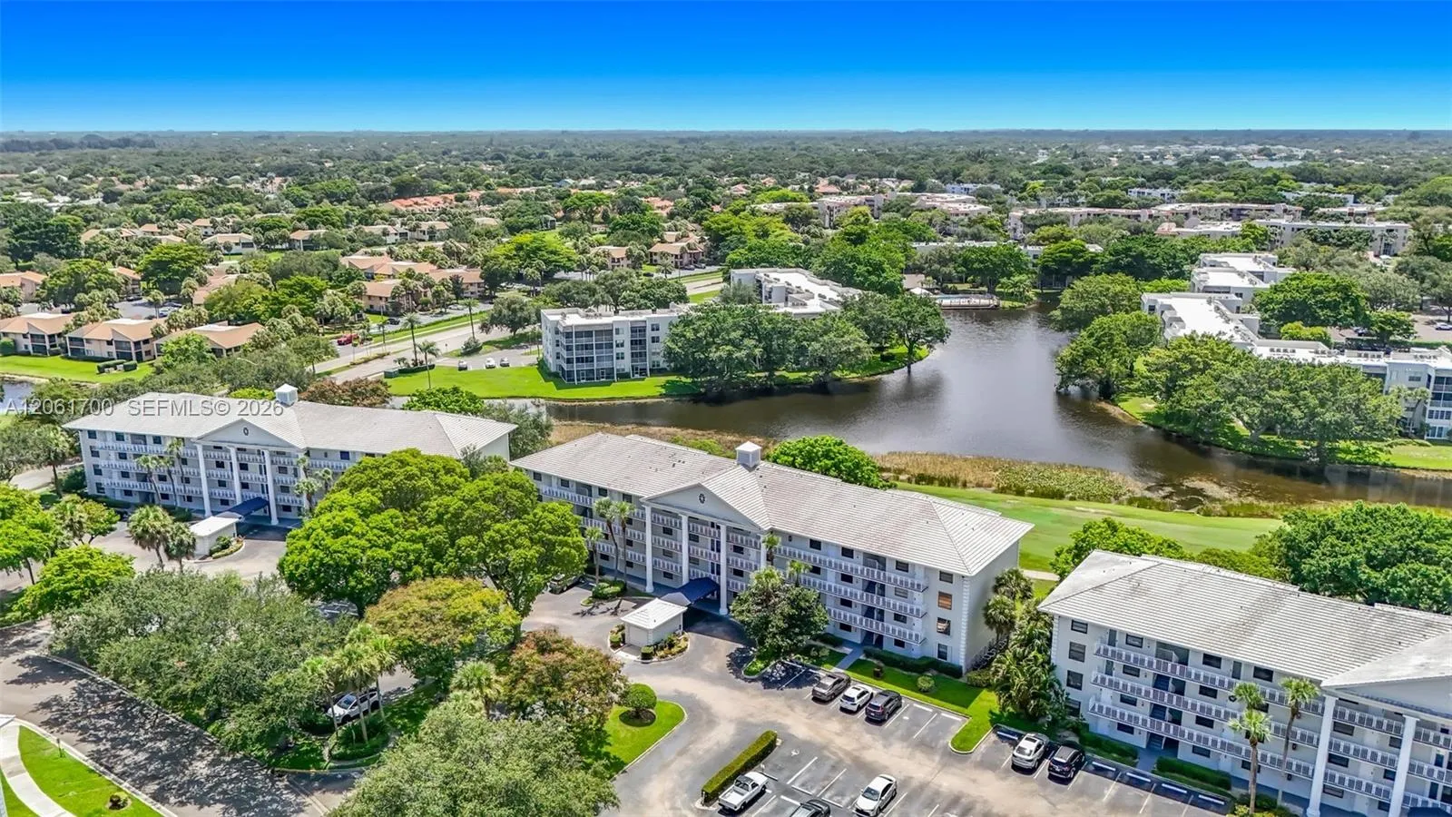 Foto de propiedad en 1713 Whitehall Drive 404, Davie, FL 33324 Davie con MLS# 