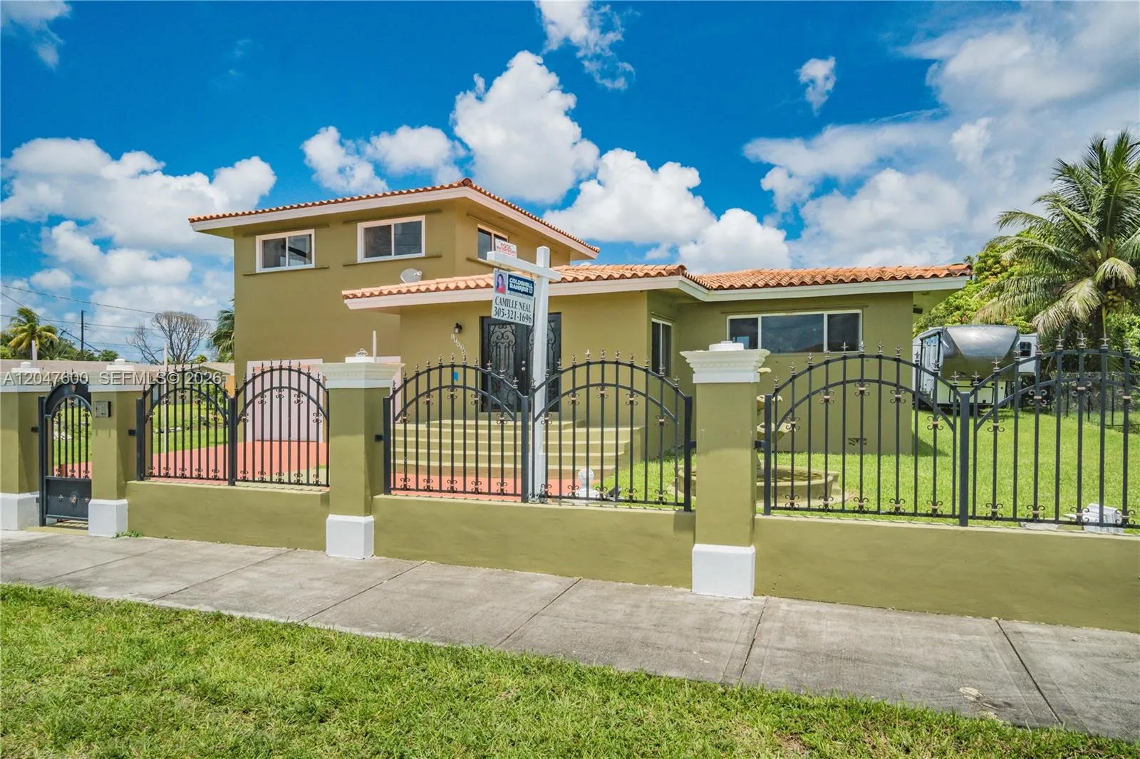 Foto de propiedad en 17135 NW 19th Avenue, Miami Gardens, FL 33056 Miami Gardens con MLS# 
