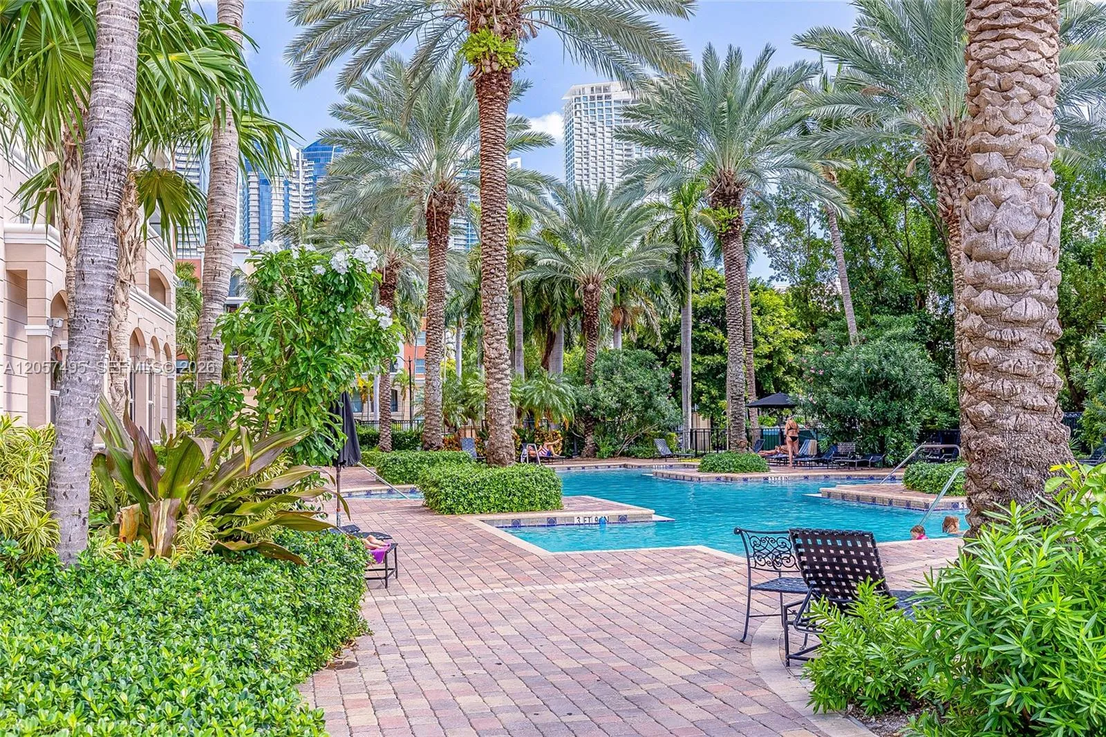 Foto de propiedad en 17145 N Bay Road 4301, Sunny Isles Beach, FL 33160 Sunny Isles Beach con MLS# 