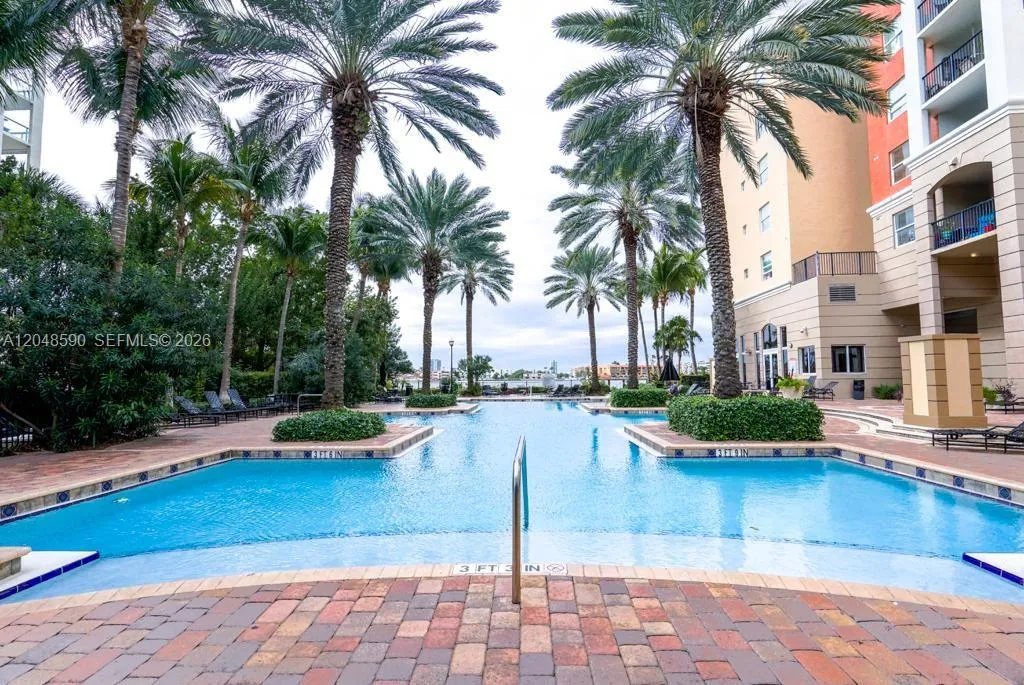 Foto de propiedad en 17145 N Bay Road 4403, Sunny Isles Beach, FL 33160 Sunny Isles Beach con MLS# 