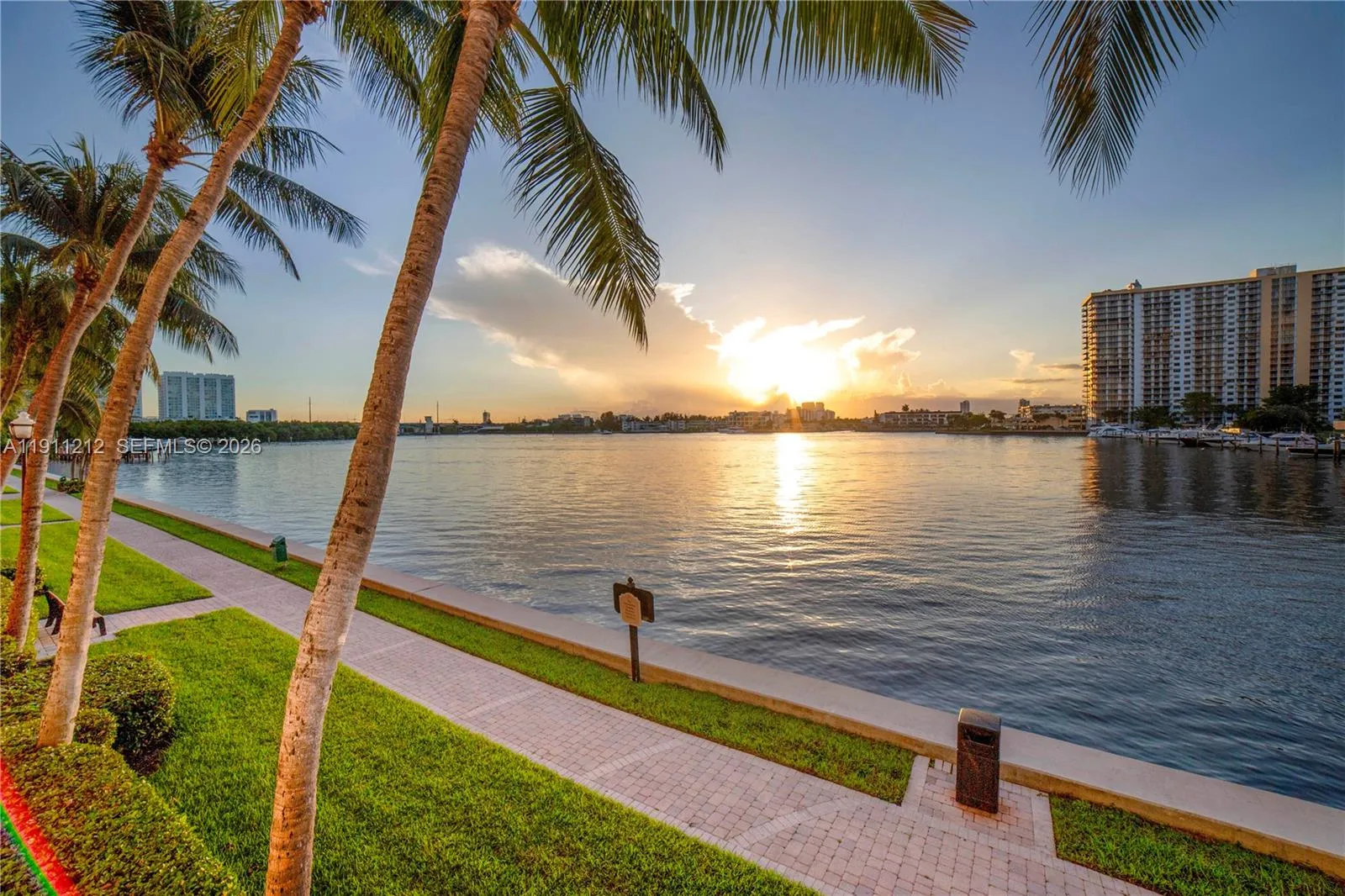Foto de propiedad en 17150 N Bay Road 2207, Sunny Isles Beach, FL 33160 Sunny Isles Beach con MLS# 