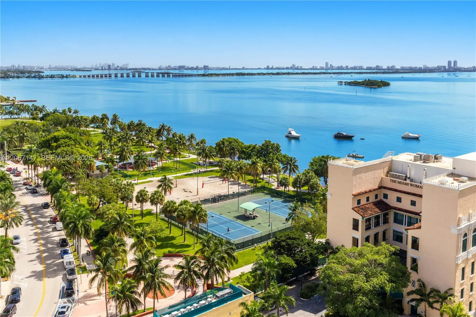 Foto de propiedad en 1717 N Bayshore Drive A-1951, Miami, FL 33132 Miami con MLS# 