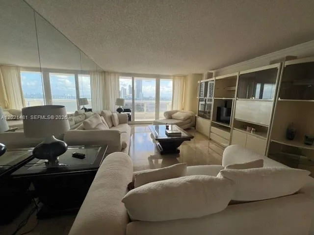 Foto de propiedad en 1717 N Bayshore Drive A-2136, Miami, FL 33132 Miami con MLS#