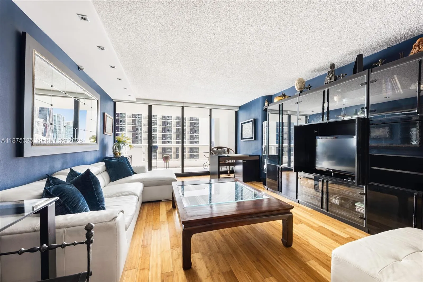 Foto de propiedad en 1717 N Bayshore Drive A-3042, Miami, FL 33132 Miami con MLS#