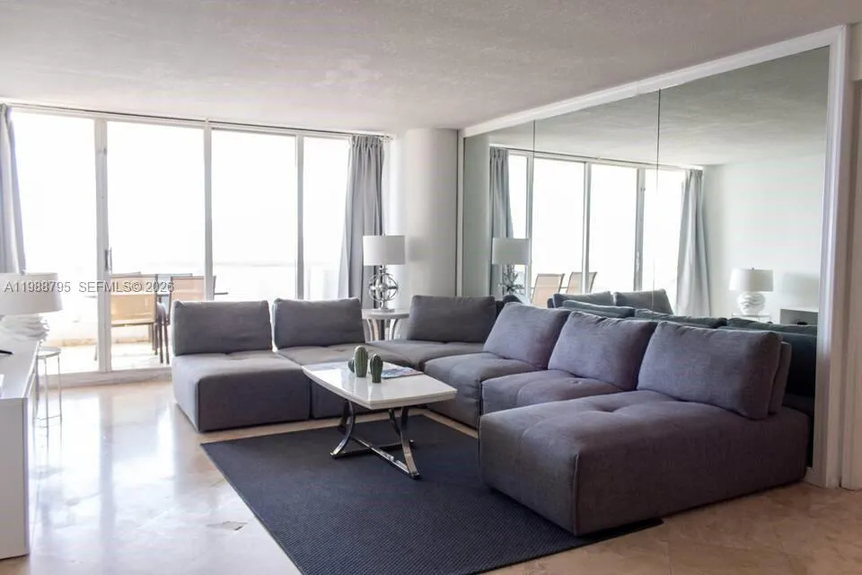 Foto de propiedad en 1717 N Bayshore Drive B-4141, Miami, FL 33132 Miami con MLS#