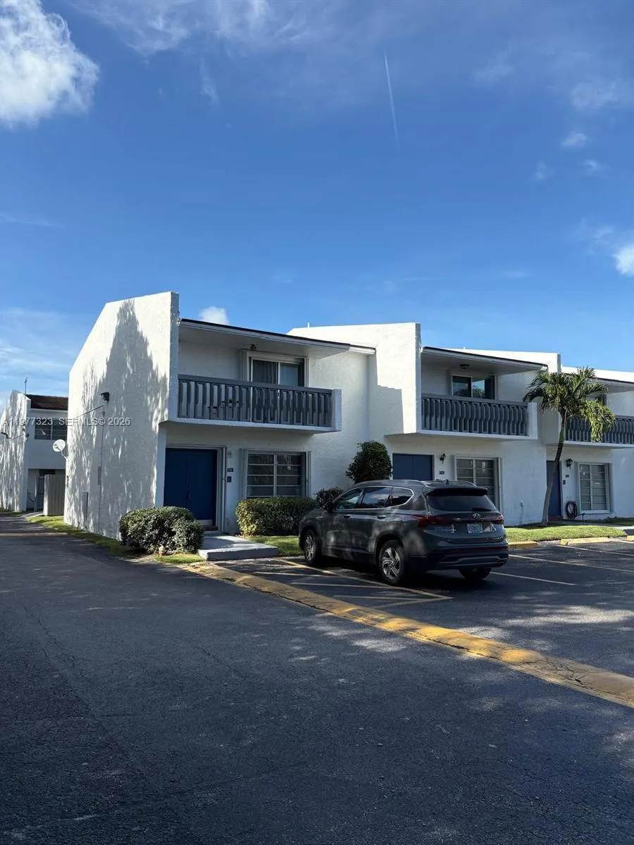 Foto de propiedad en 17180 SW 94th Avenue 701, Palmetto Bay, FL 33157 Palmetto Bay con MLS# 