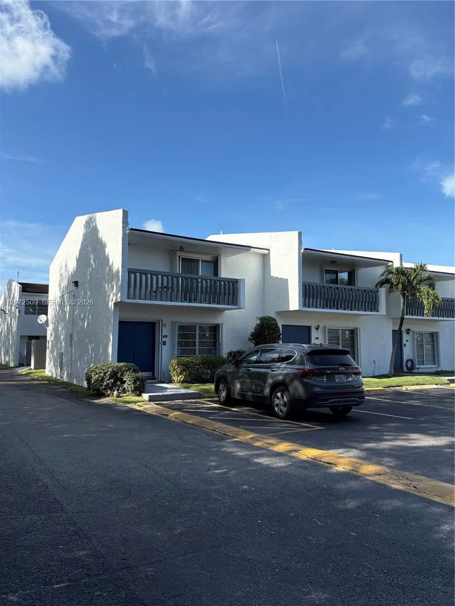 Foto de propiedad en 17180 SW 94th Avenue 701, Palmetto Bay, FL 33157 Palmetto Bay con MLS# 