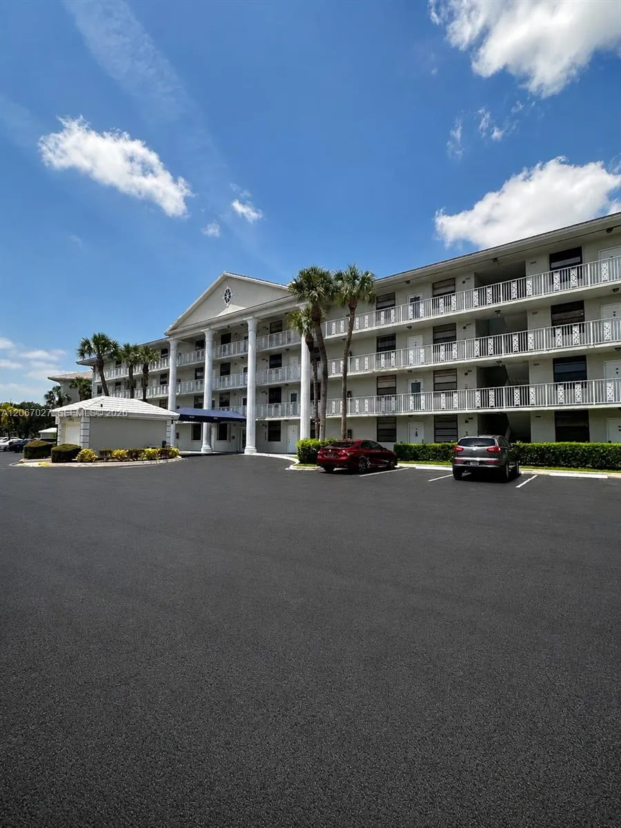 Foto de propiedad en 1719 Whitehall Drive 105, Davie, FL 33324 Davie con MLS# 
