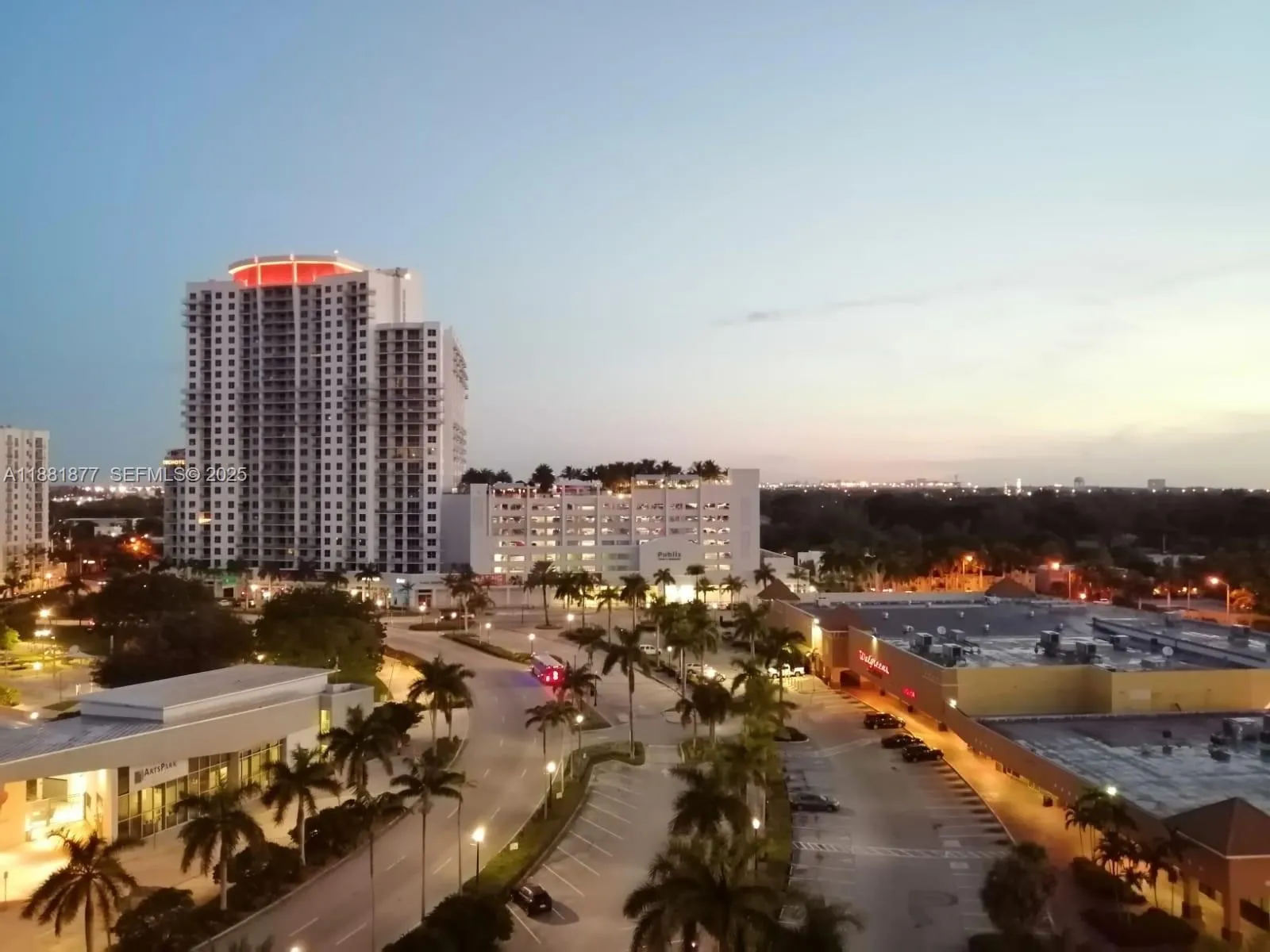 Foto de propiedad en 1720 Harrison Street 10F, Hollywood, FL 33020 Hollywood con MLS# 