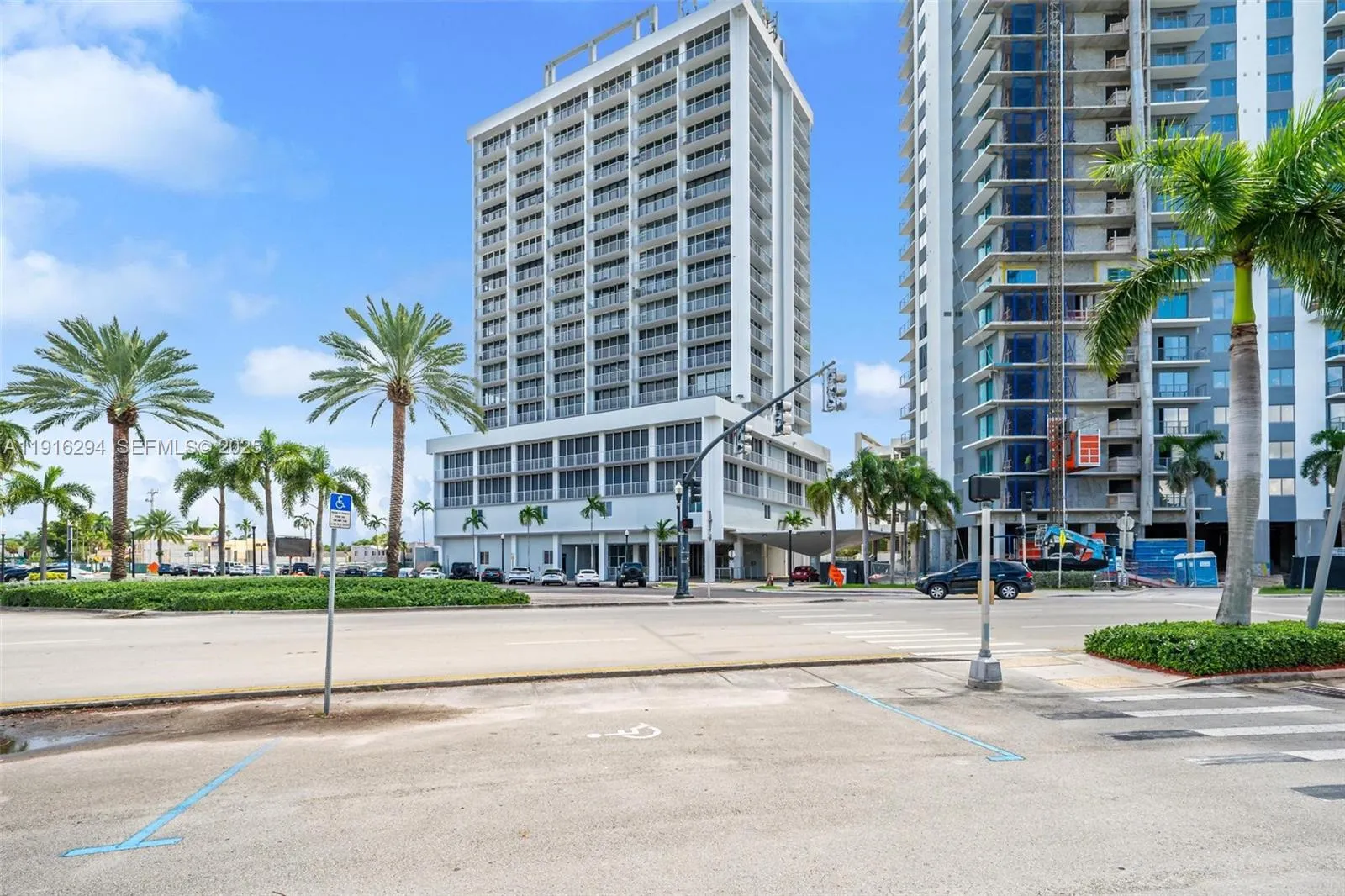 Foto de propiedad en 1720 Harrison Street 10G, Hollywood, FL 33020 Hollywood con MLS# 