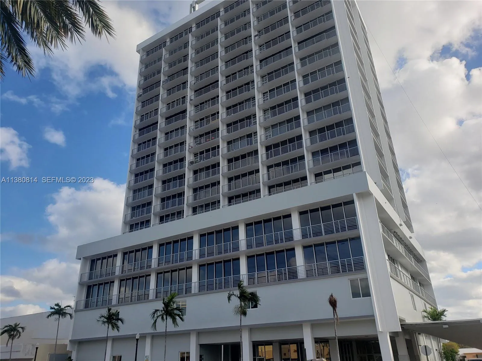 Foto de propiedad en 1720 Harrison Street 12D, Hollywood, FL 33020 Hollywood con MLS# 