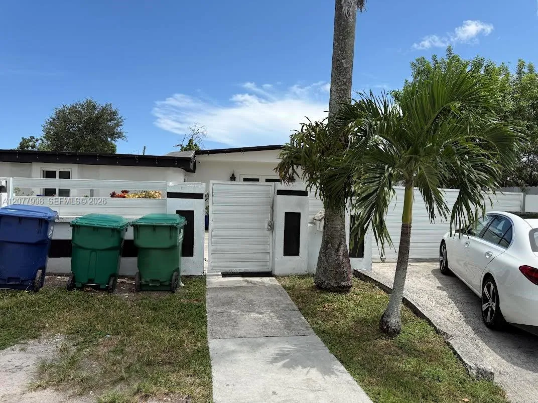 Foto de propiedad en 1720 NW 124th Terrace, Miami, FL 33167 Miami con MLS# 