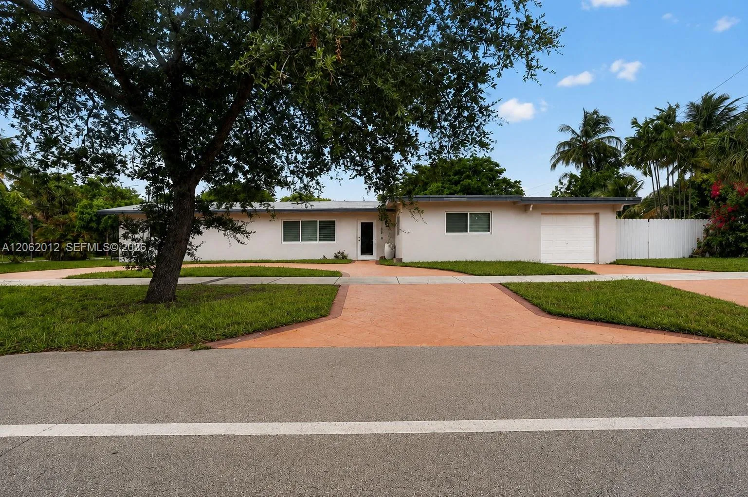 En Venta 17200 NE 15th Avenue, North Miami Beach, FL 33162, North Miami Beach, FL 33162