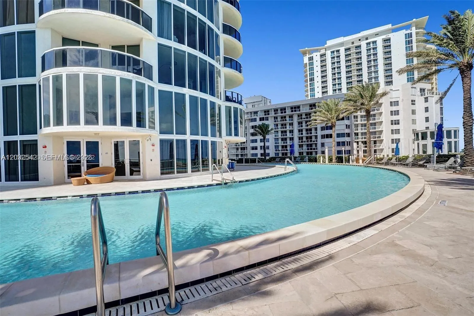 Foto de propiedad en 17201 Collins Avenue 1203, Sunny Isles Beach, FL 33160 Sunny Isles Beach con MLS# 