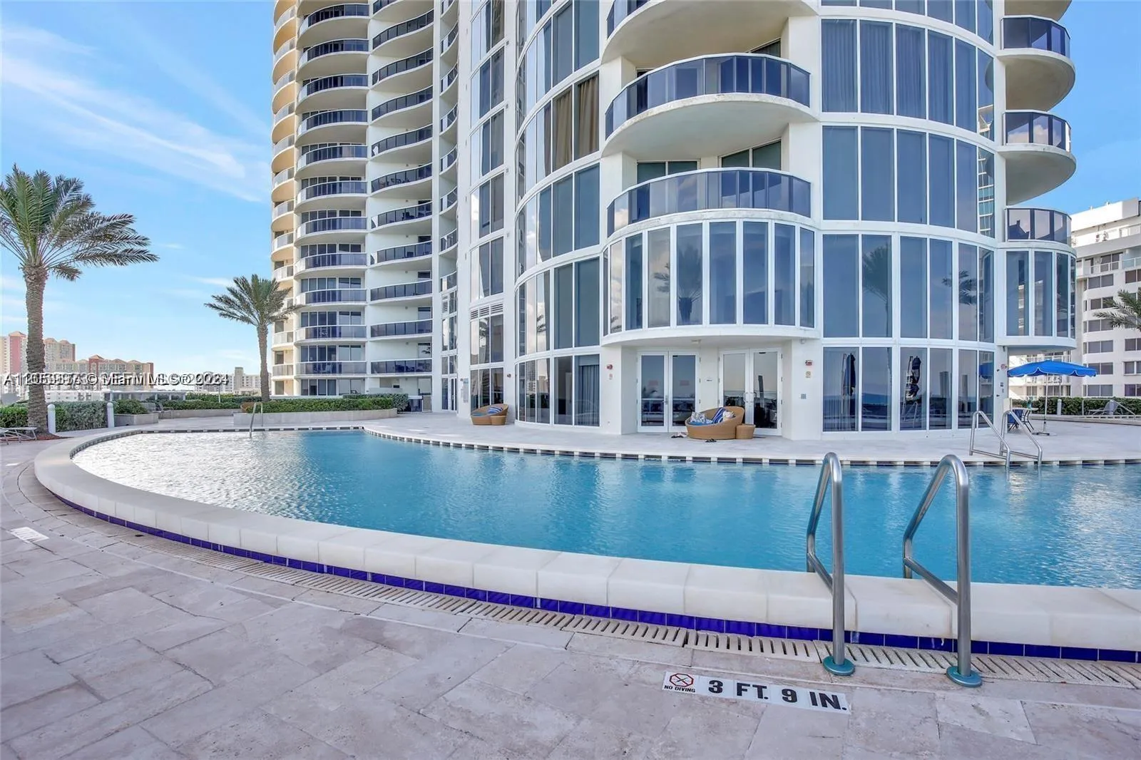 Foto de propiedad en 17201 Collins Avenue 3501, Sunny Isles Beach, FL 33160 Sunny Isles Beach con MLS# 