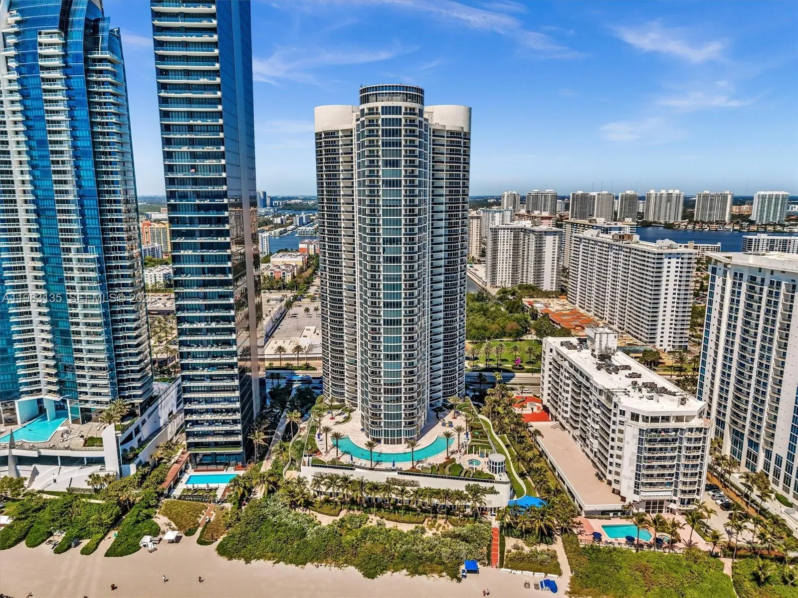 Foto de propiedad en 17201 Collins Avenue 704, Sunny Isles Beach, FL 33160 Sunny Isles Beach con MLS#