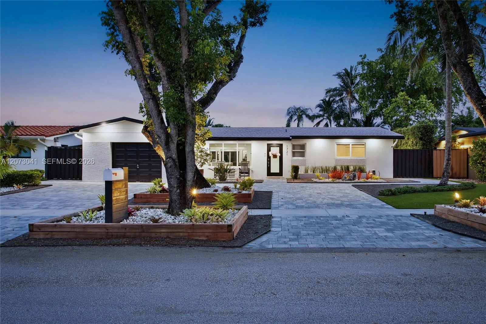 Foto de propiedad en 1721 NW 114th Avenue, Pembroke Pines, FL 33026 Pembroke Pines con MLS# 