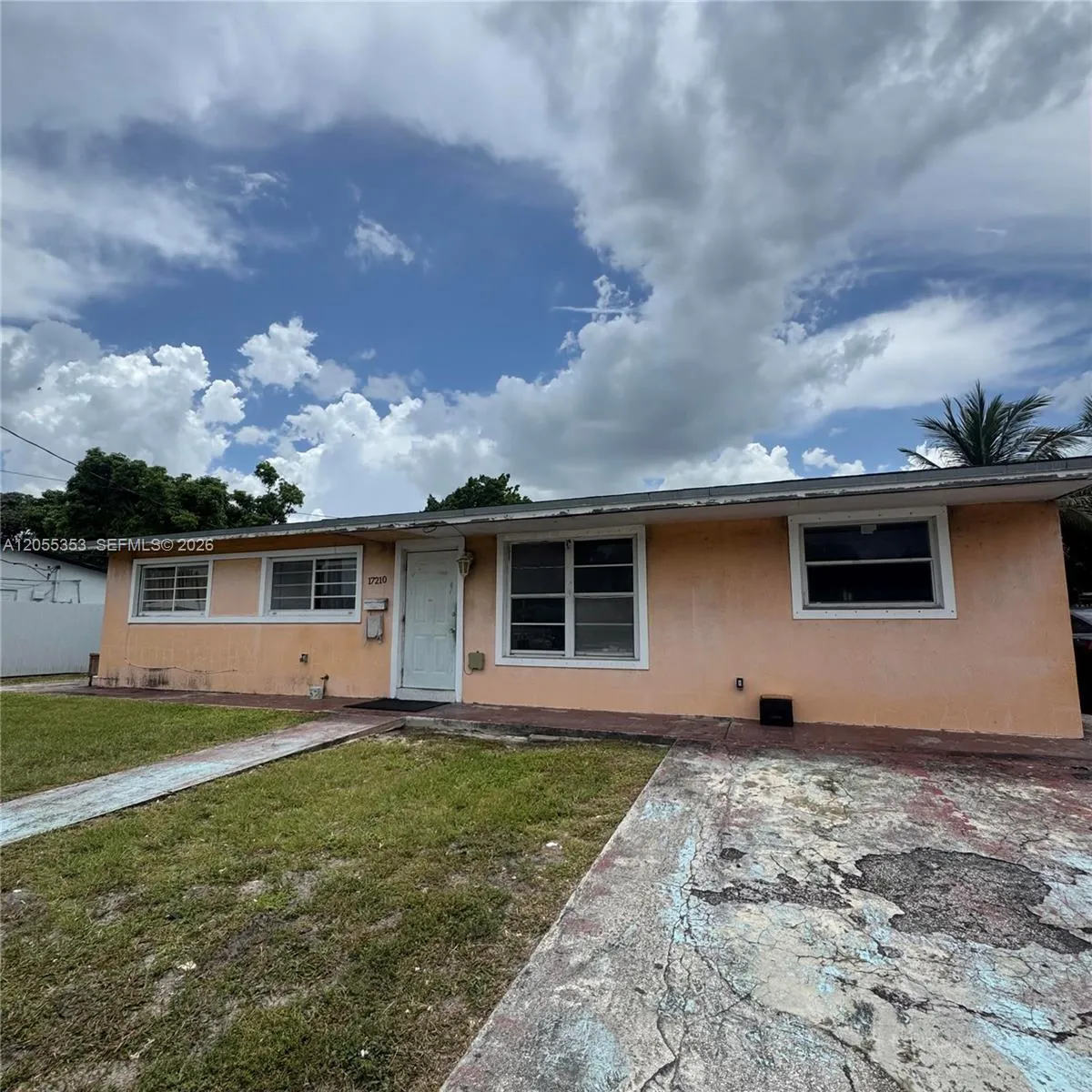 Foto de propiedad en 17210 NW 47th Avenue, Miami Gardens, FL 33055 Miami Gardens con MLS# 