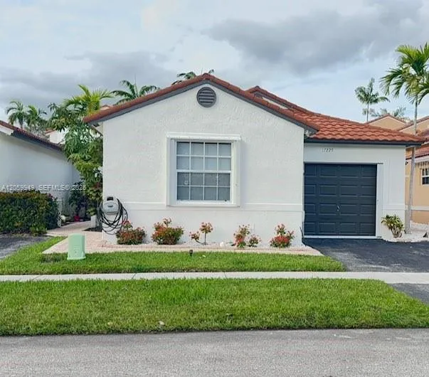 Foto de propiedad en 17225 NW 7th Street, Pembroke Pines, FL 33029 Pembroke Pines con MLS# 