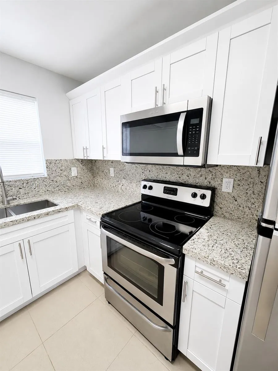 Foto de propiedad en 1723 Wiley Street N, Hollywood, FL 33020 Hollywood con MLS# 