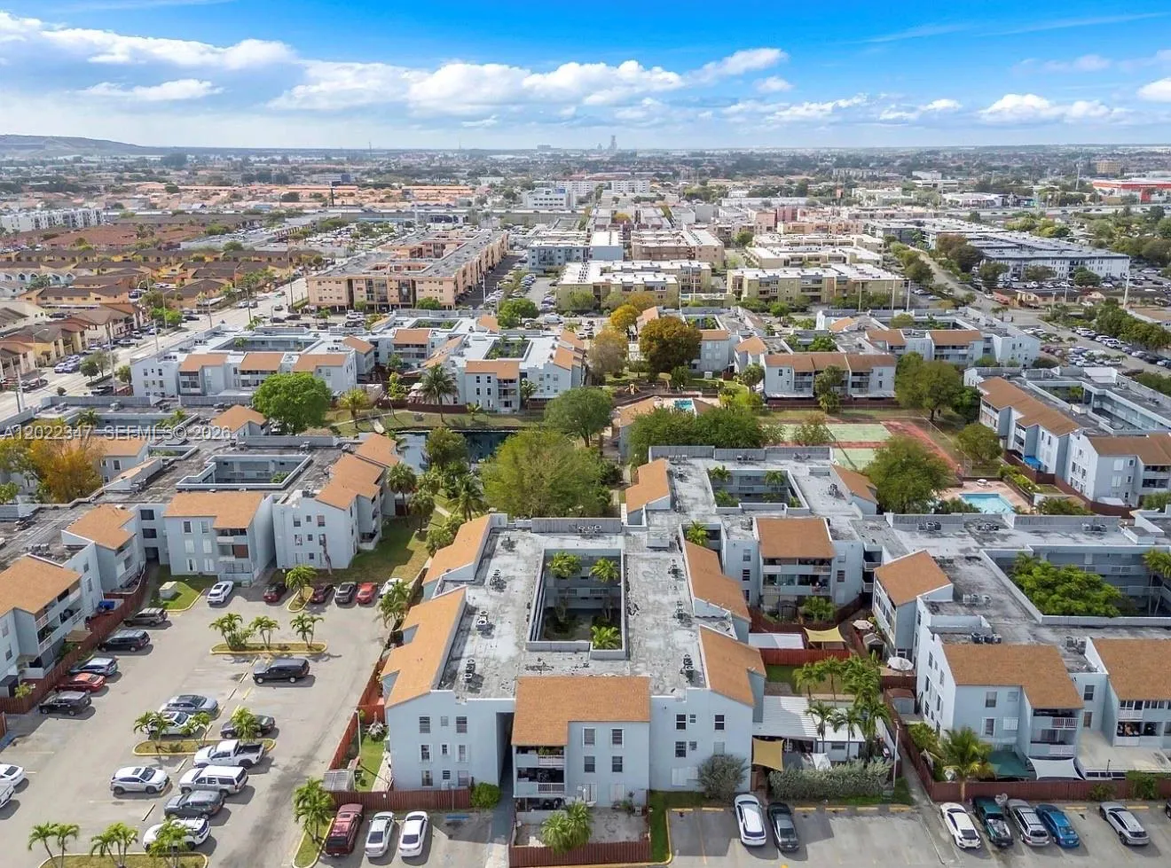 Foto de propiedad en 1725 W 60th Street F322, Hialeah, FL 33012 Hialeah con MLS# 