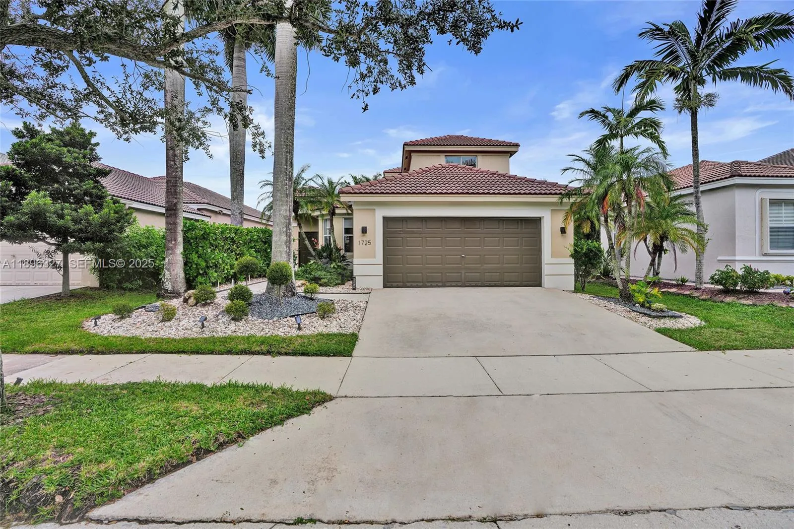 Foto de propiedad en 1725 Winterberry Lane 1725, Weston, FL 33327 Weston con MLS# 