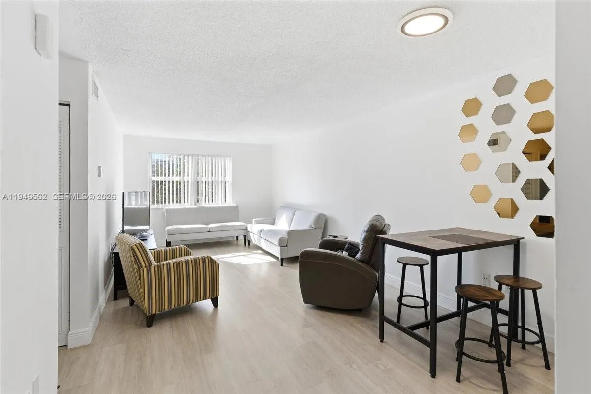 Foto de propiedad en 17255 SW 95th Avenue 355, Palmetto Bay, FL 33157 Palmetto Bay con MLS# 