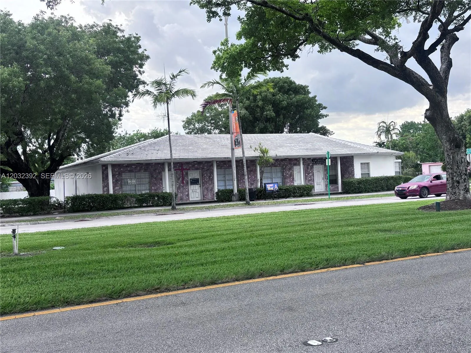 Foto de propiedad en 17280 NE 19th Avenue, North Miami Beach, FL 33162 North Miami Beach con MLS# 