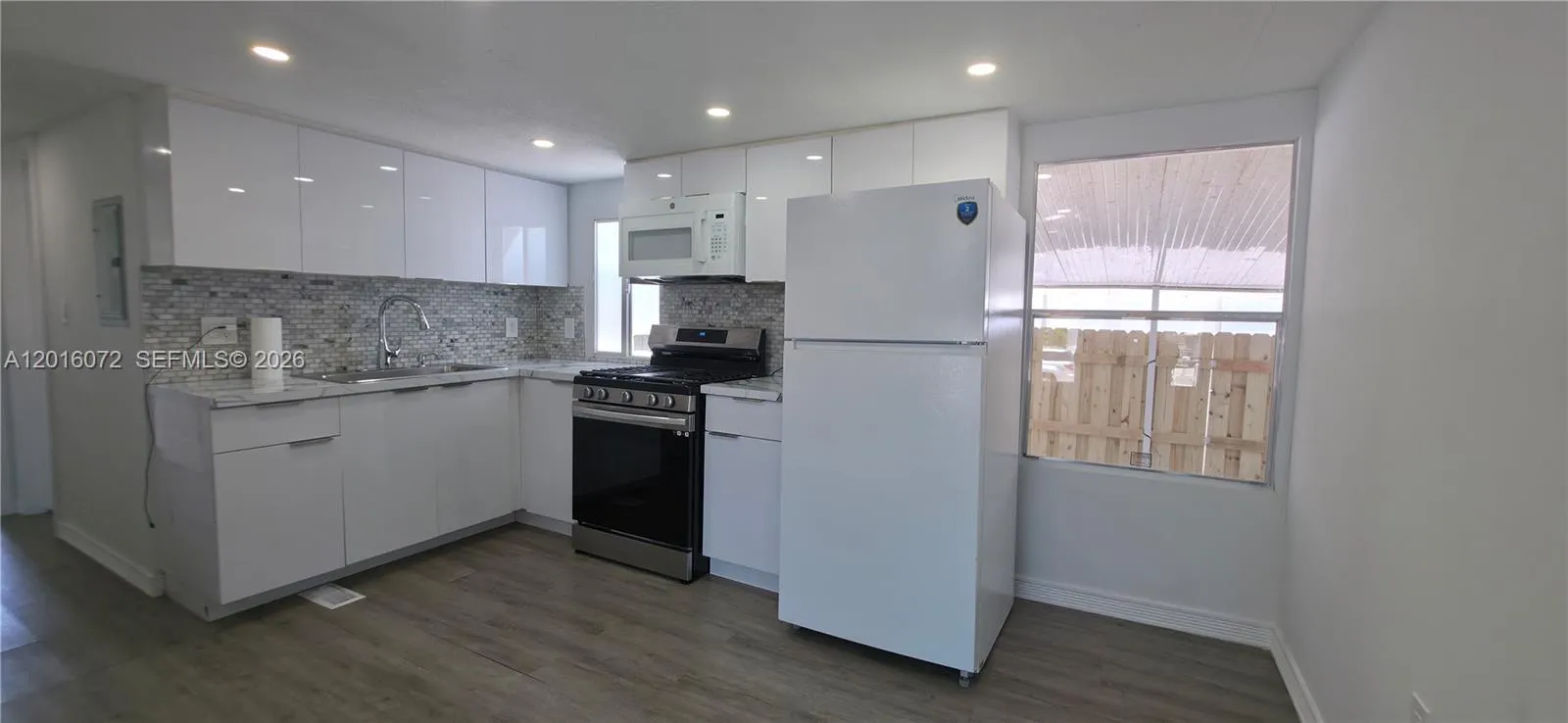 Foto de propiedad en 1730 SW 85th Avenue, Davie, FL 33324 Davie con MLS# 