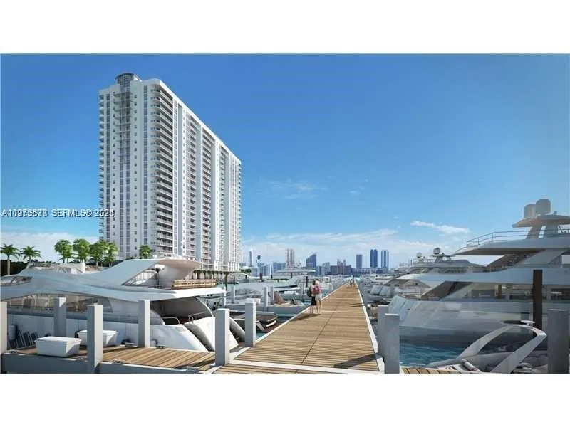 Foto de propiedad en 17301 Biscayne Blvd#48, North Miami Beach, FL 33160 North Miami Beach con MLS# 