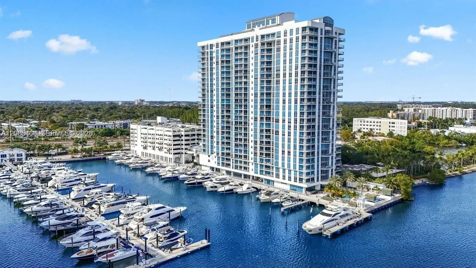 En Venta 17301 Biscayne Boulevard 1105, North Miami Beach, FL 33160, North Miami Beach, FL 33160