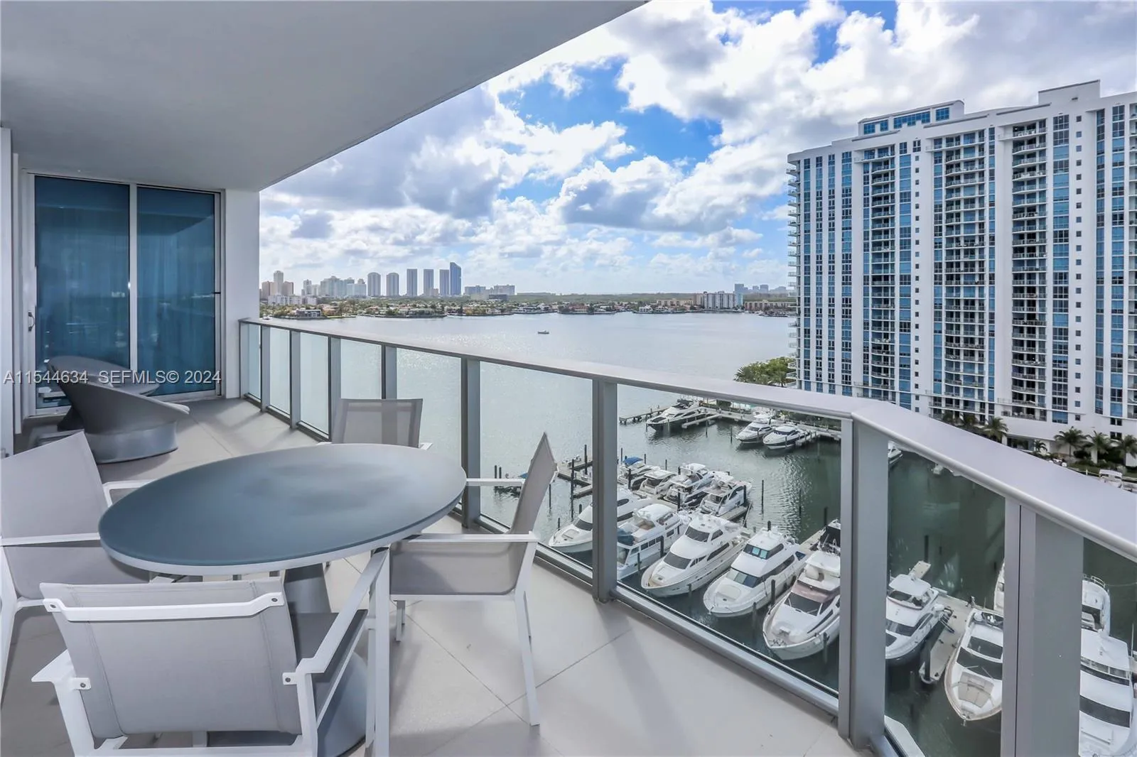 Foto de propiedad en 17301 Biscayne Boulevard 1201, North Miami Beach, FL 33160 North Miami Beach con MLS# 