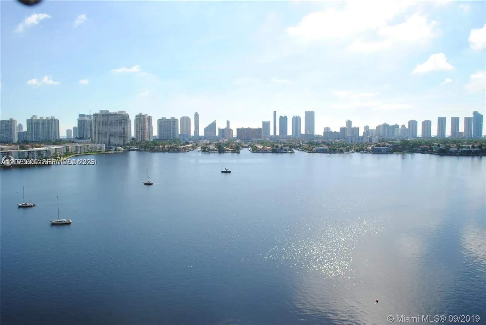 Foto de propiedad en 17301 Biscayne Boulevard 1211, North Miami Beach, FL 33160 North Miami Beach con MLS# 