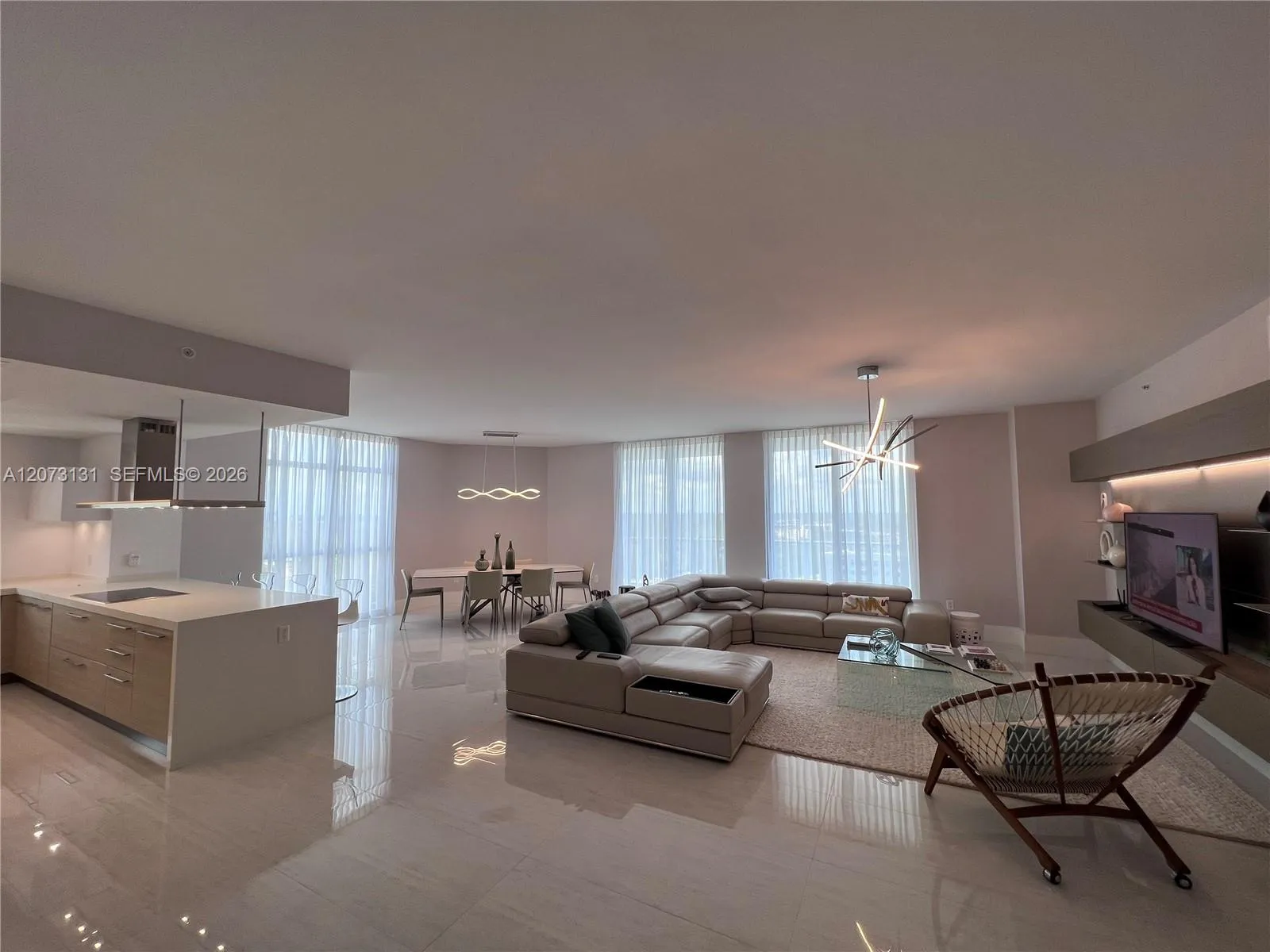 Foto de propiedad en 17301 Biscayne Boulevard 1402, North Miami Beach, FL 33160 North Miami Beach con MLS# 