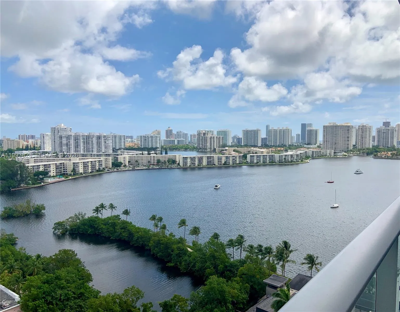 Foto de propiedad en 17301 Biscayne Boulevard 1602, North Miami Beach, FL 33160 North Miami Beach con MLS# 