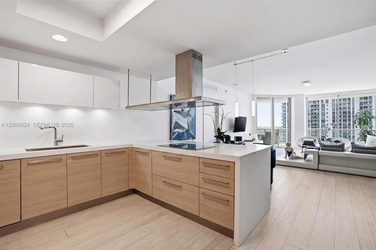 Foto de propiedad en 17301 Biscayne Boulevard 1905, North Miami Beach, FL 33160 North Miami Beach con MLS# 