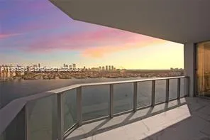 Foto de propiedad en 17301 Biscayne Boulevard 2310, North Miami Beach, FL 33160 North Miami Beach con MLS# 