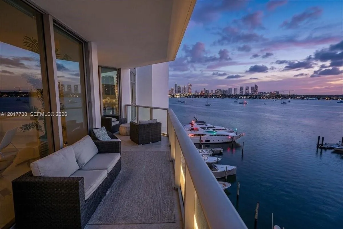 Foto de propiedad en 17301 Biscayne Boulevard 605, North Miami Beach, FL 33160 North Miami Beach con MLS# 