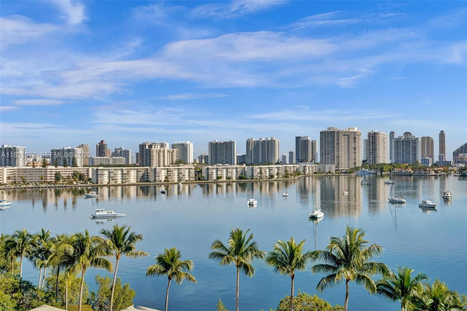 Foto de propiedad en 17301 Biscayne Boulevard 708, North Miami Beach, FL 33160 North Miami Beach con MLS# 