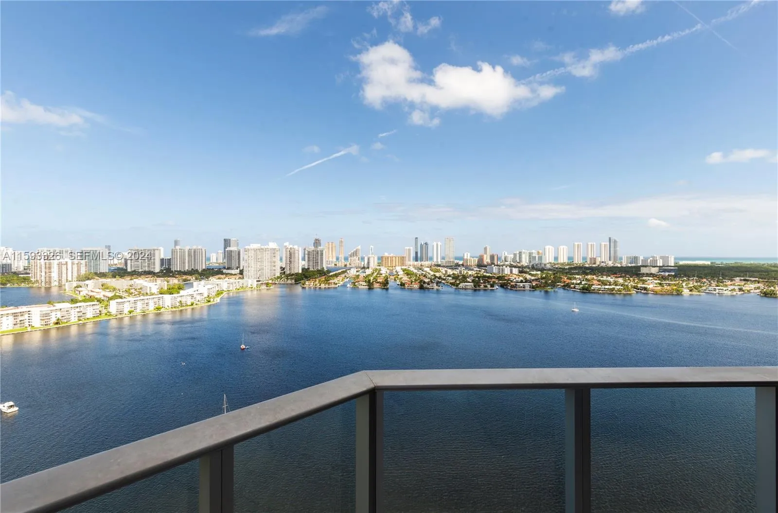 Foto de propiedad en 17301 Biscayne Boulevard L-PH-10, North Miami Beach, FL 33160 North Miami Beach con MLS# 